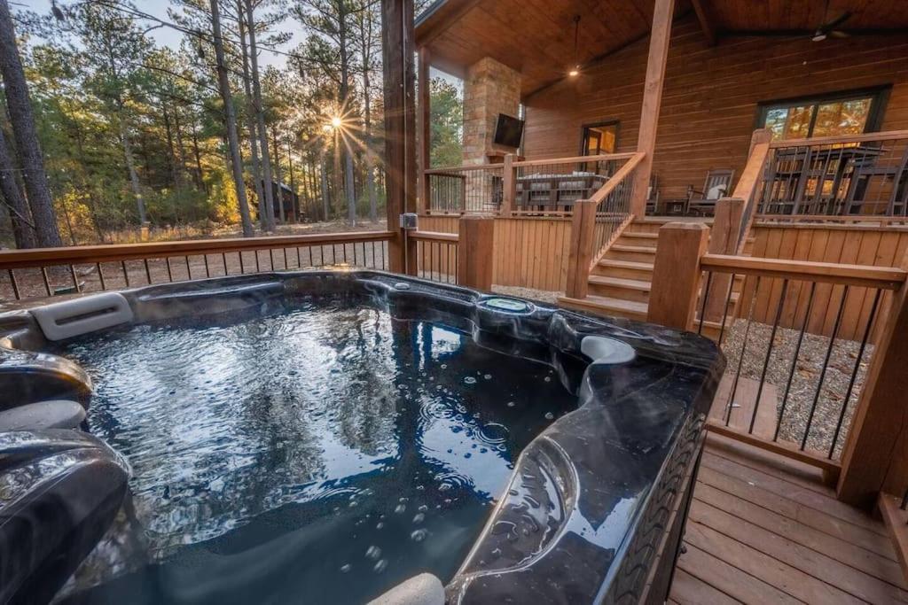 The Blaylock Cabin, 2 King, Hot Tub, Pet Friendly! Broken Bow Exterior photo