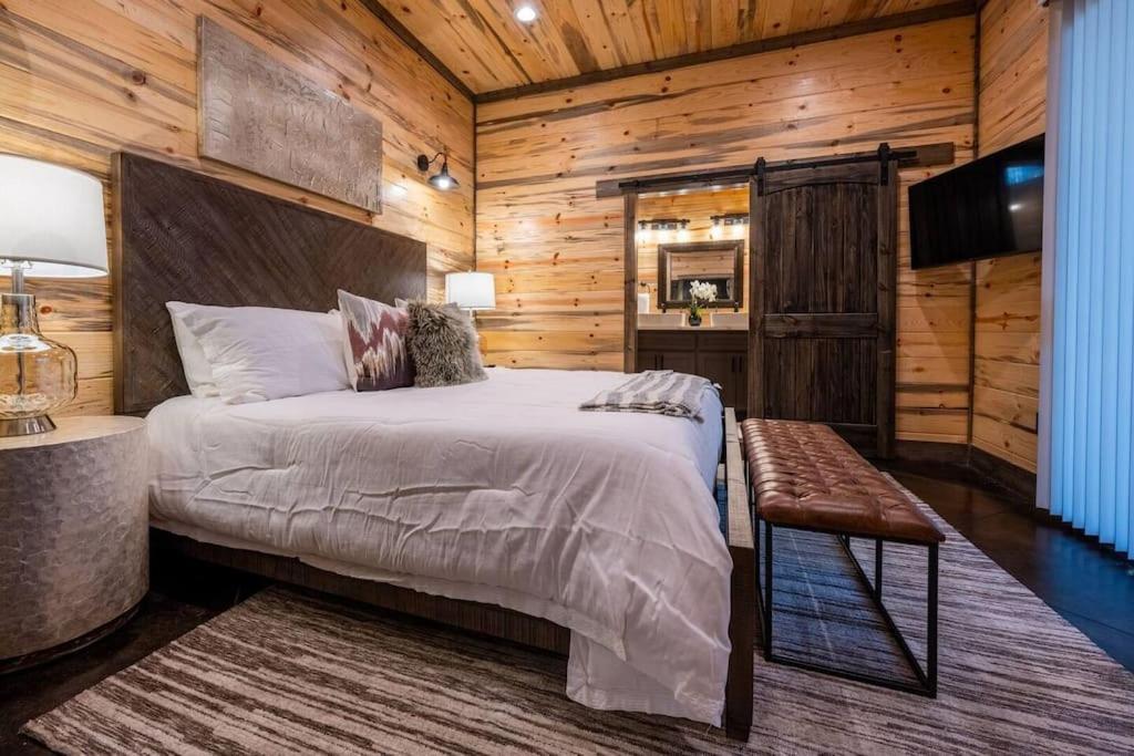 The Blaylock Cabin, 2 King, Hot Tub, Pet Friendly! Broken Bow Exterior photo